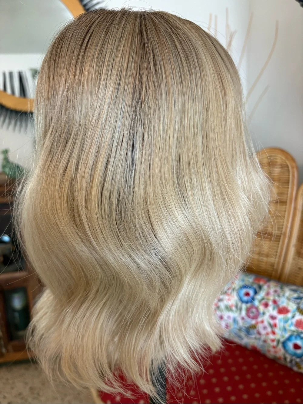BELLE TRESS Biscotti Babe Blonde Rooted Heat Friendly Synthetic Wavy Wig.